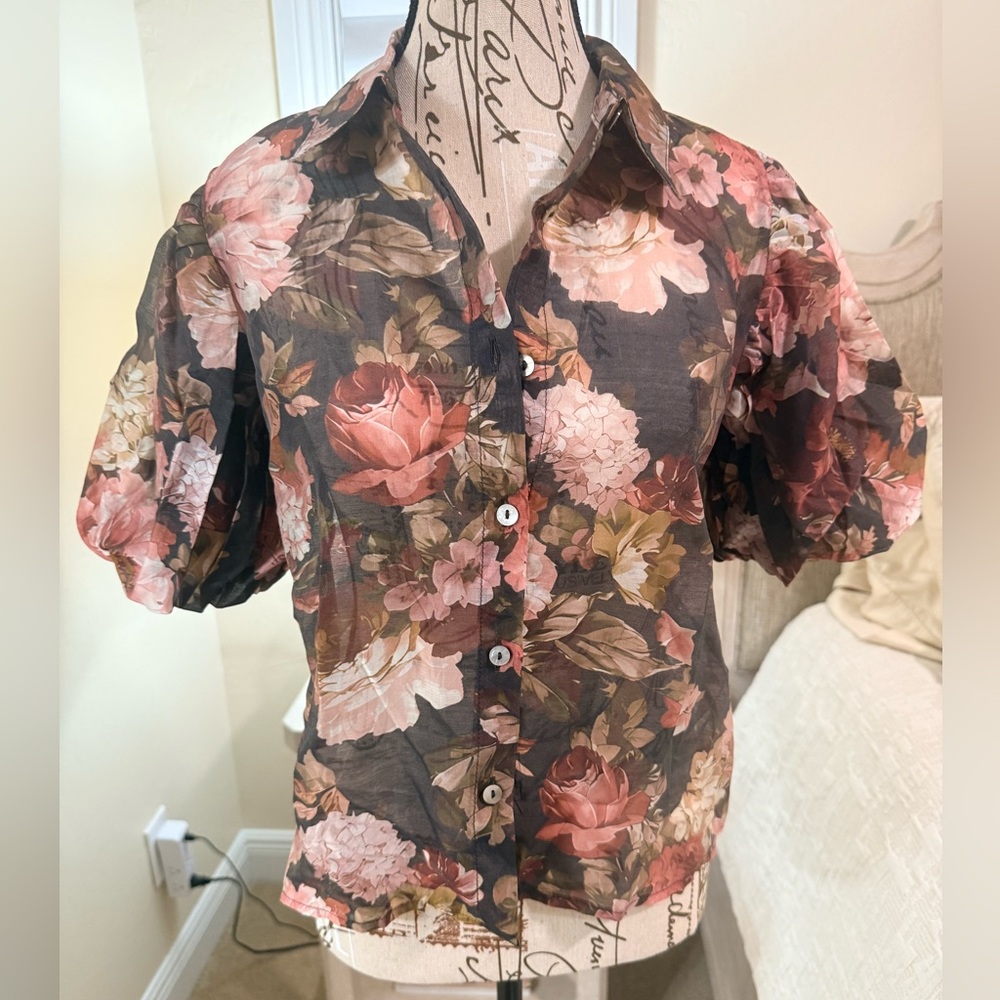 Floral Button-Up Sheer Blouse! Fits S/M